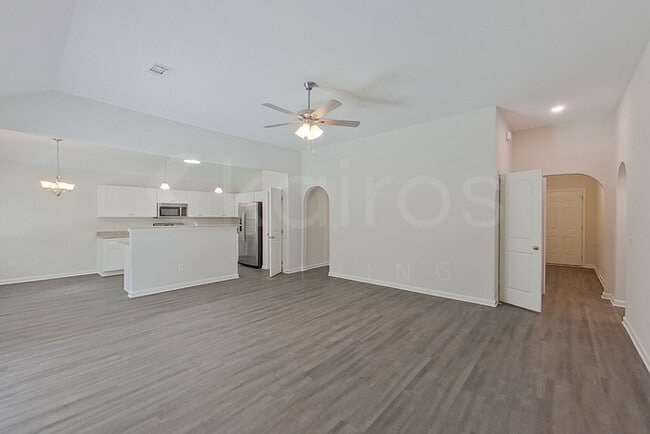 114 Live Oak Dr