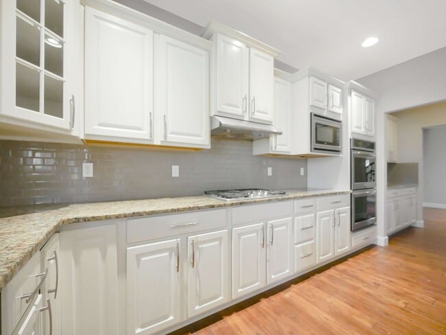 Photo - 4 Bed and 2.5 Bath Beautiful Single-family...