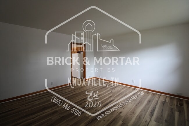 Photo - 2409 Holbrook Dr