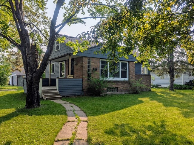 Front with privacy deck - 1010 E 3rd St House