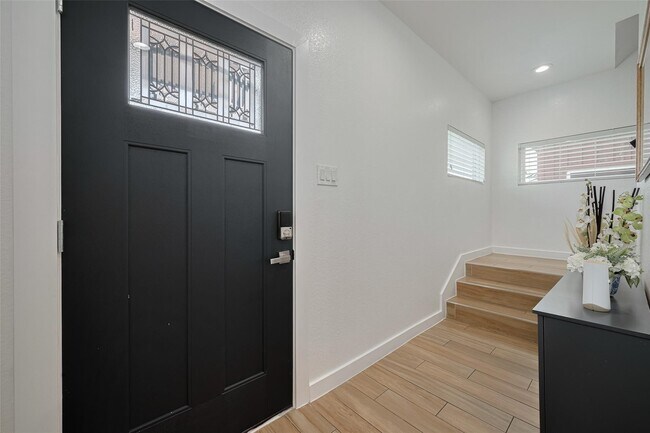 Photo - 1902 Dan St