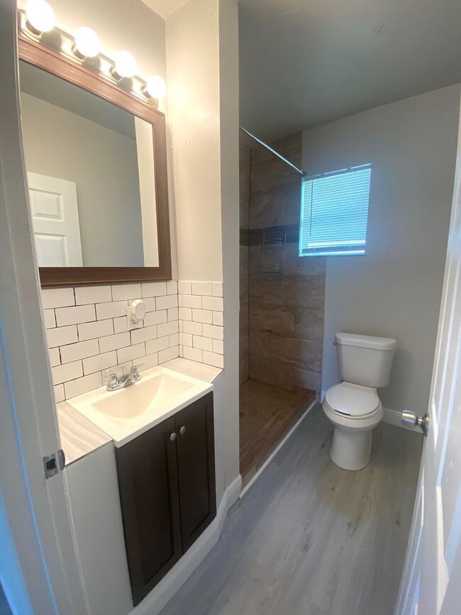 Photo - 1006 13th Ave W Unit A