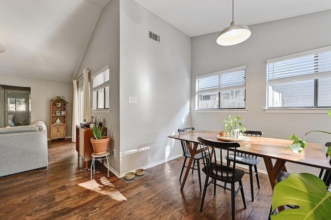 Photo - 2503 Howellwood Wy Unidad B