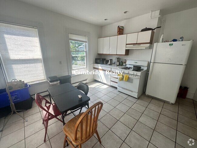 Building Photo - 86 Kirkland St Unit 2T Rental