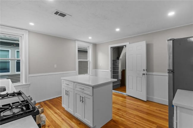 Photo - 382 Orms St Unidad #3