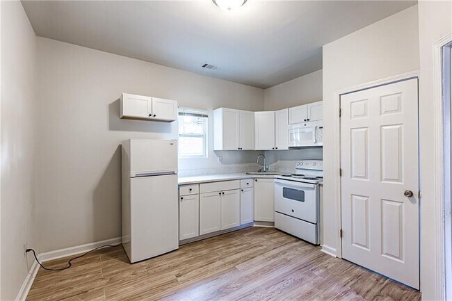 Photo - 987 Dimmock St SW