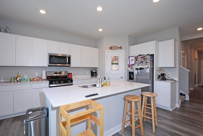 Photo - Beautiful 4-Bedroom Home with Modern Finishes & 2 Car Garage!