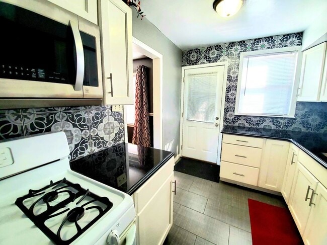 Photo - 322 Beacon Pl