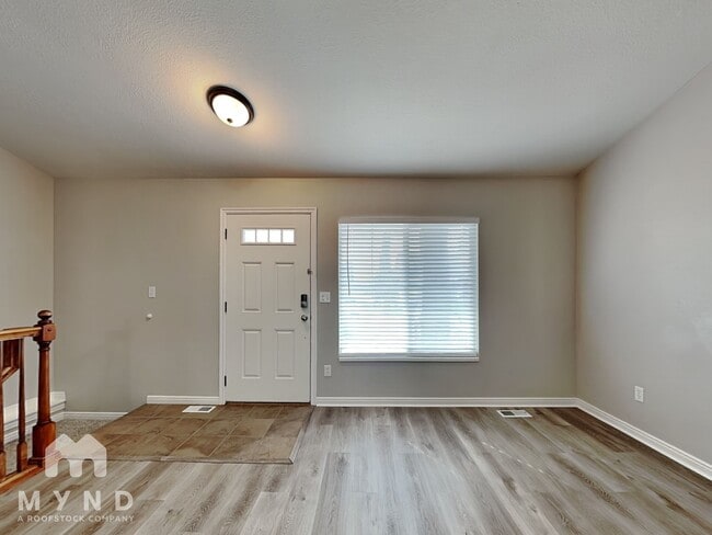 Photo - 935 Chris Cir