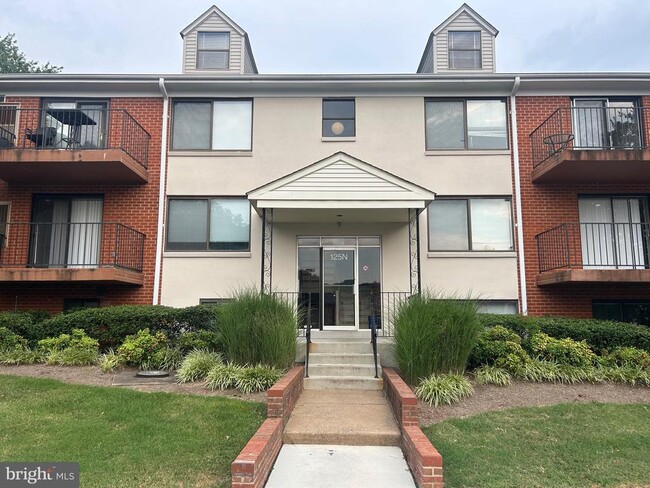 Building Photo - 125N Clubhouse Dr SW Unit 4