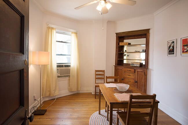 Photo - 2249 N Sawyer Ave Unidad 2