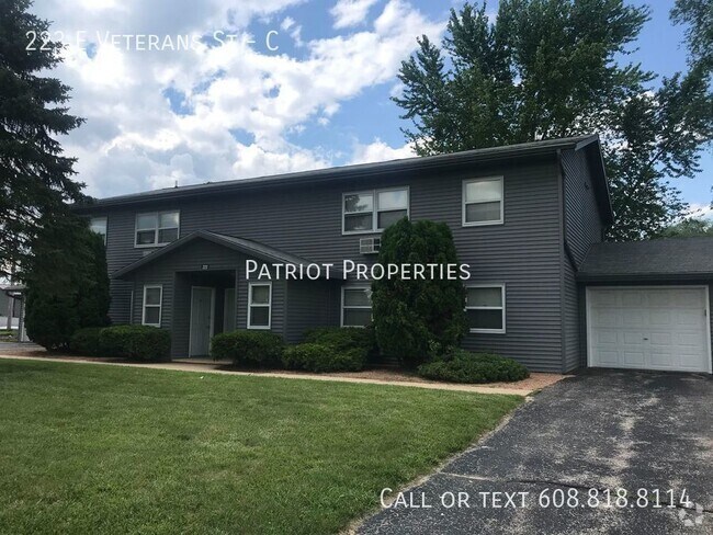 Building Photo - 2 bedroom/ 1 bath apartment in Tomah, WI Unit C