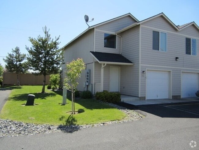 Building Photo - 2 Bedroom Townhome in SW Redmond!