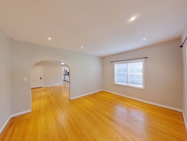 Photo - 144 S Sedgwick St