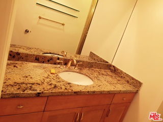 Photo - 137 S Palm Dr Unidad 504