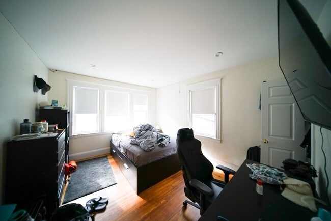 Photo - 5-bed, 2.5 bath Allston Apt Near the T!