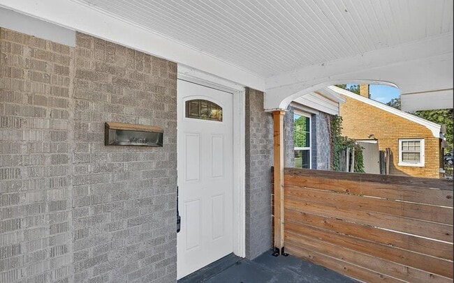 2312 Cashion Pl