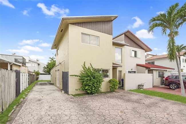 Building Photo - 1054 SW 124th Ct Rental