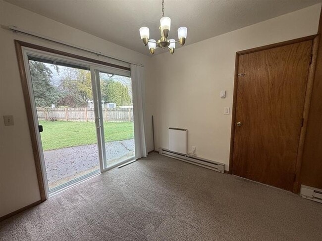 Photo - 163 NE Lincoln Ct