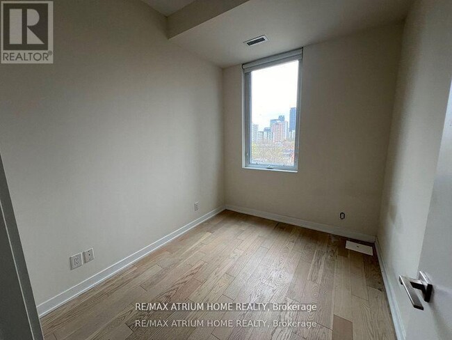 Photo - 17 Dundonald St Unit 805