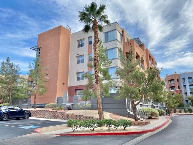 Building Photo - BRIGHT CONDO WITH BALCONY IN SOUTH LAS VEGAS Unit 404