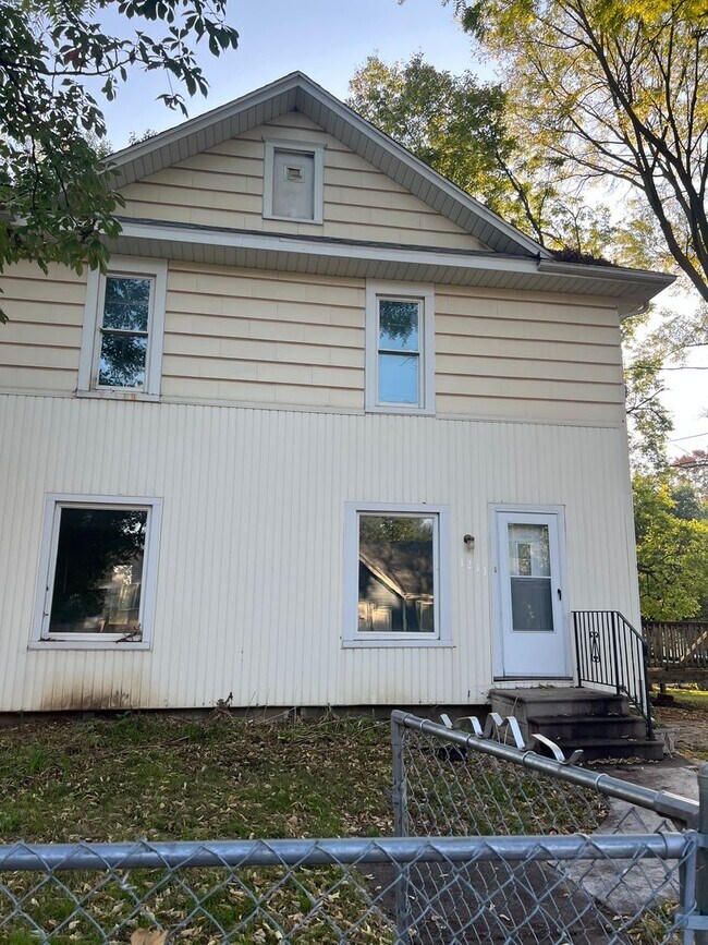 Photo - Spacious 4 Bedroom House