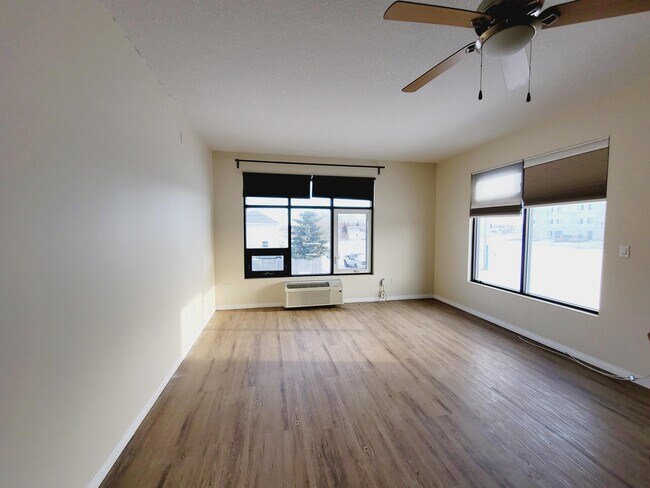 Photo - 4834-4849 49 Ave Unité 2