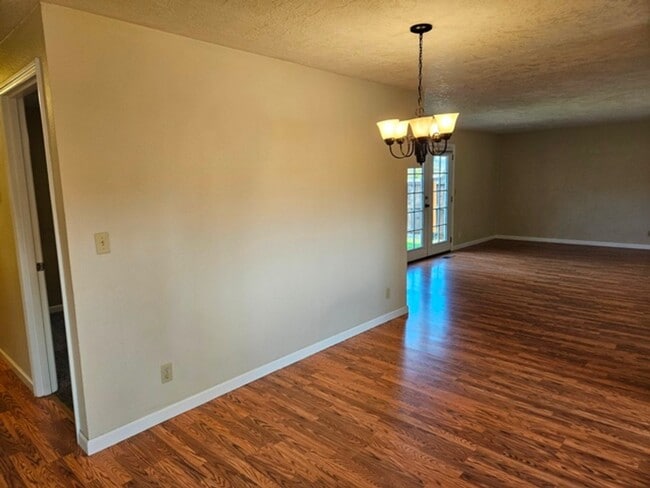 Photo - 3Bd/2Ba Single Story Home-For viewing!