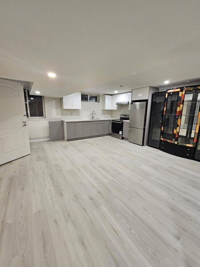 Photo - 13076 Keele St Unité Walk out basement apt