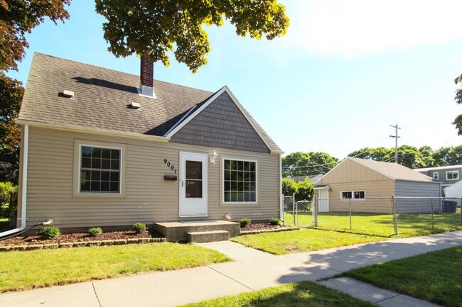 Photo - Spacious 3 bedroom 1.5 Bath Gem Available ...