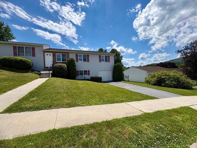 Photo - 3 Bedroom 1.5 Bathroom House Available in Dillsburg!