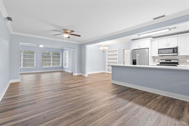 Building Photo - 2192 Belmar Dr