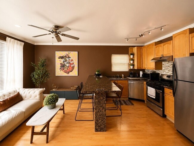 Photo - 1028 W 20th Pl