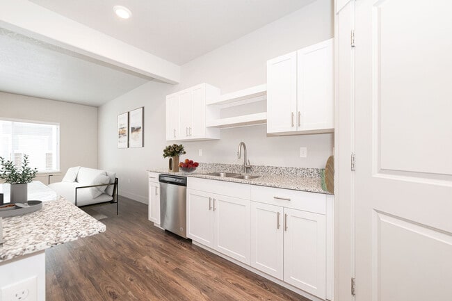 Kitchen - Haven Cove Townhomes