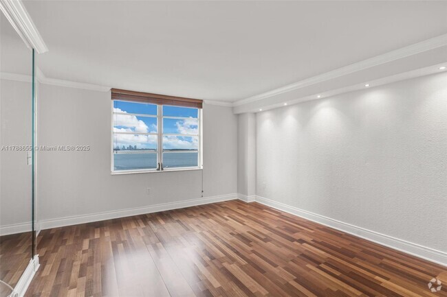 Building Photo - 2333 Brickell Ave Unit 1717 Rental