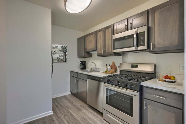 Upgraded Traditional Kitchen 1 Bedroom