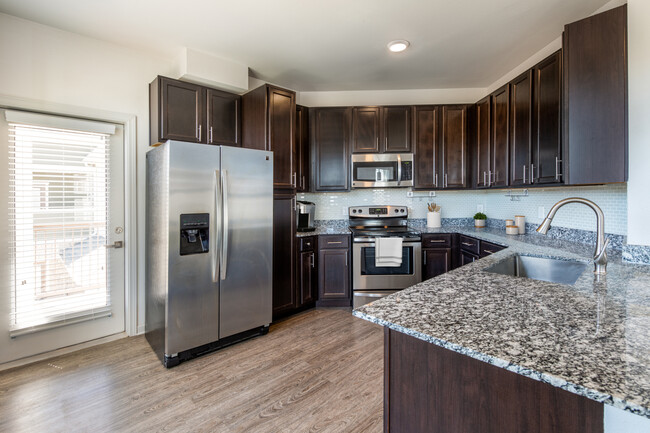 Kitchen - Avalon Castle Rock Apartments