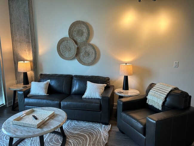 Photo - 357 W Martin Luther King Jr Blvd Unidad ID1344168P