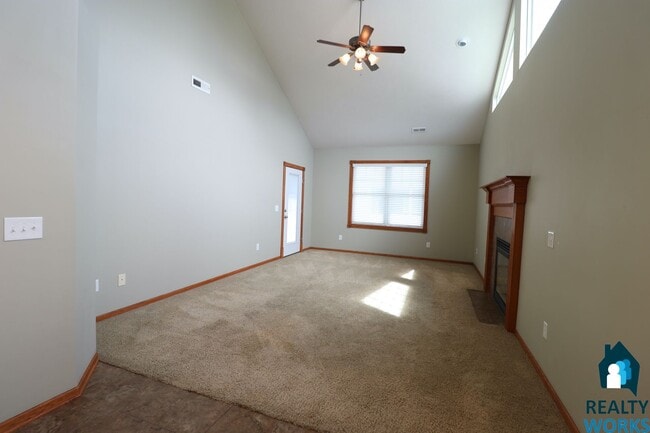 Photo - Large 3 Bedroom Townhome