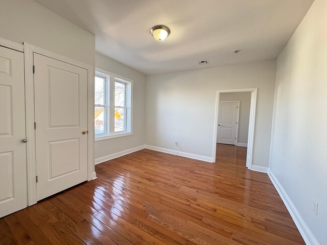 162 Bergen Ave 4B - 161 Bergen Ave Unit 4B