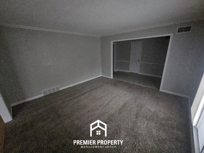 Photo - 6869 Amersham Dr