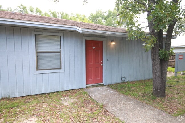 Building Photo - Spacious 2 Bedroom Rental Near Mobile Hwy ... Unit C