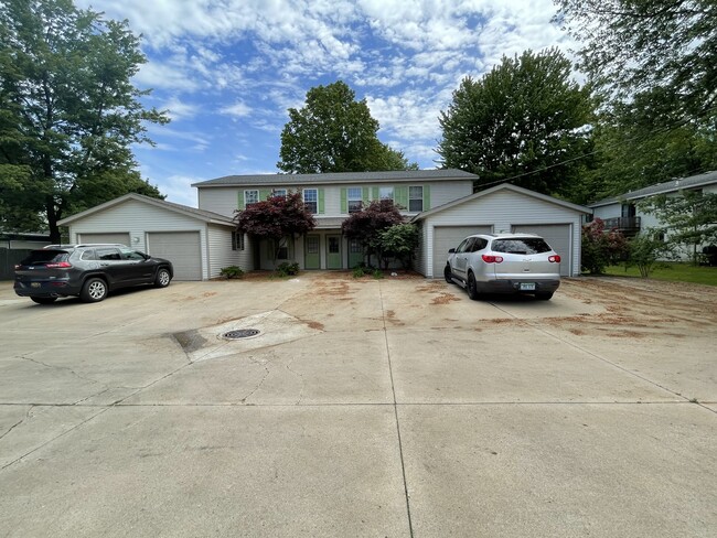 Front View of Building 2022 - 539 136th Ave Apartments Unit 4