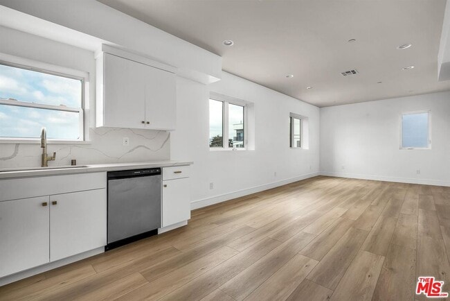 Photo - 4701 Saturn St