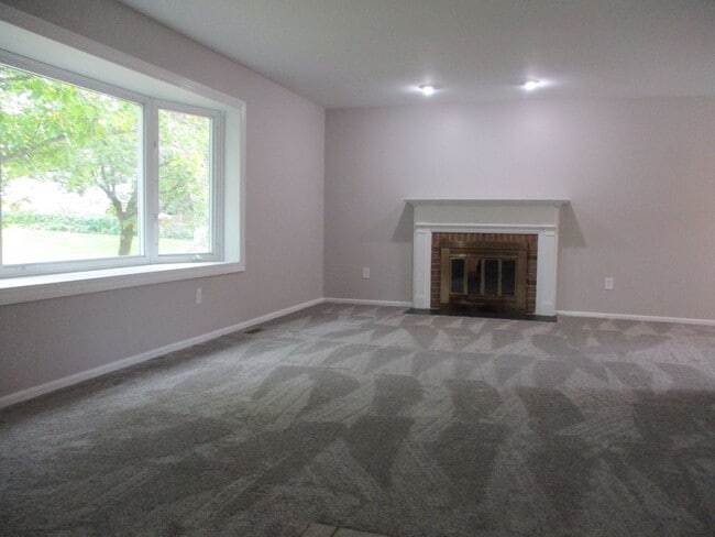 Photo - Renovated Quad In Forest Ridge Area w/4 Be...