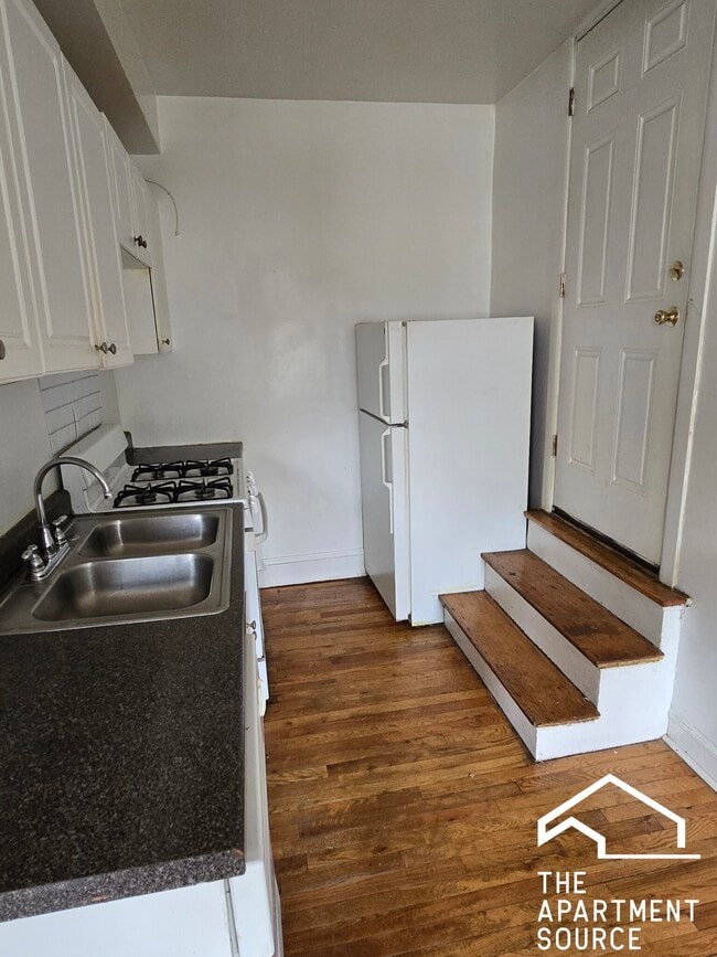 Photo - 2859 W Berteau Ave Unidad G