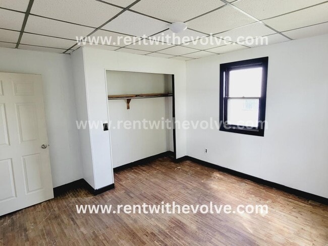 Photo - 203 W Race St