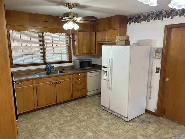 Photo - 1115 Hewitt St NW