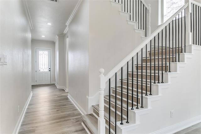 Photo - 523 Paddock Way