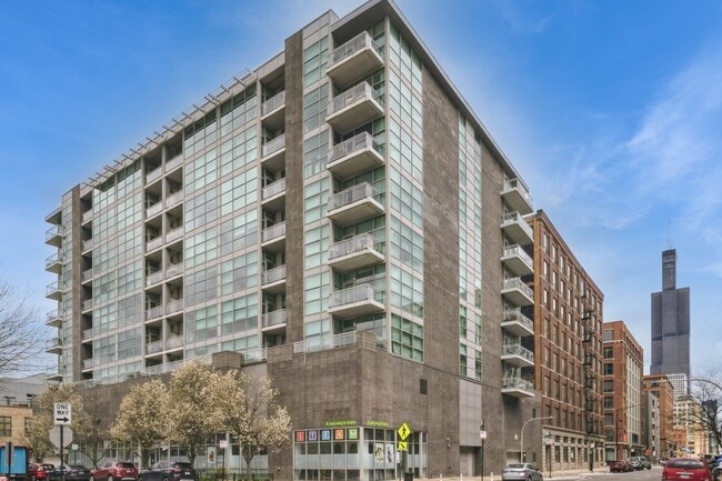 Building Photo - 225 S Sangamon St Unit 702 Rental